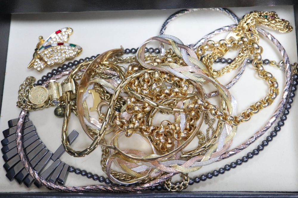 A faux crocodile jewellery box containing a 375 bracelet (11 grams), silver, costume, paste-set and other jewellery, etc.